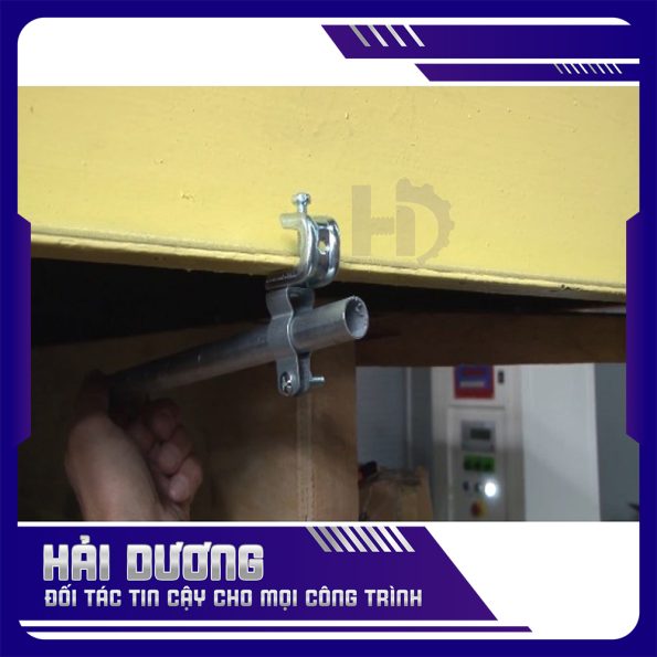 Kẹp ống thép treo ống thép luồn dây điện