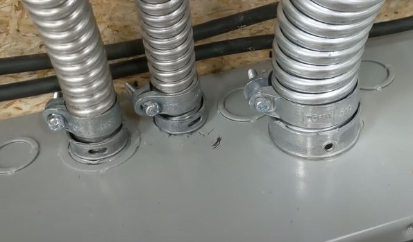ĐẦU NỐI ỐNG RUỘT GÀ KHÔNG KÍN NƯỚC VÀO HỘP ĐIỆN (2)