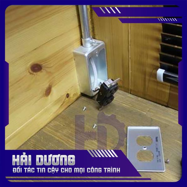 Hộp công tắc nổi không lỗ chờ dùng cho ống thép